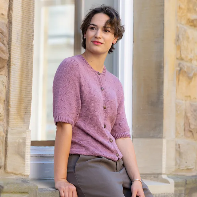 pascuali-strickanleitung-button-blouse-loch-cardigan-top-down image 1