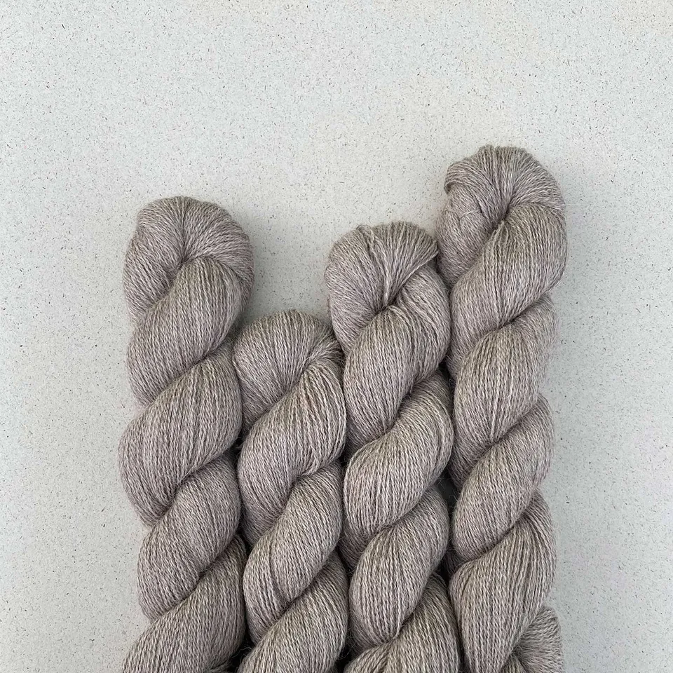 pascuali-alpaca-lace-lacegarn-100-baby-alpaka image 1