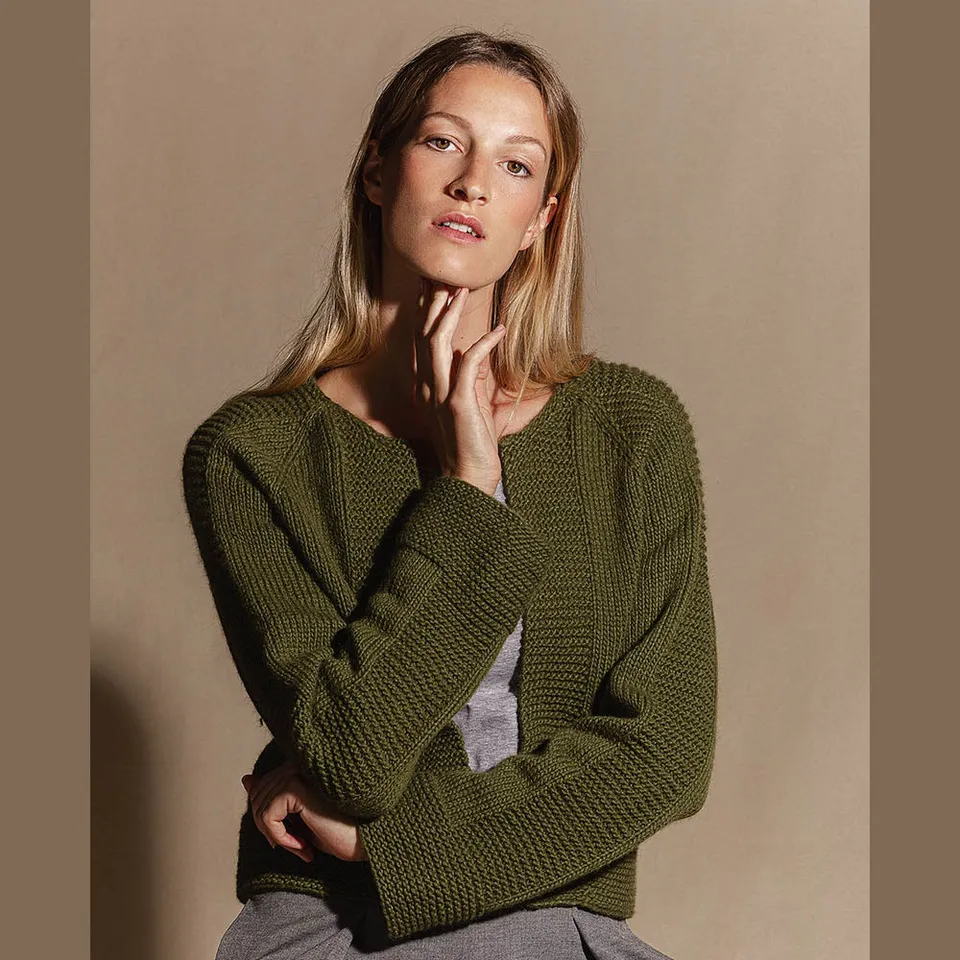 pascuali-venja-cardigan-strickanleitung-chanel-stil-top-down image 1
