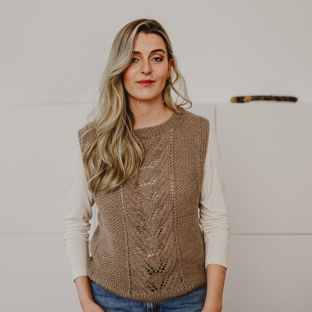 pascuali-strickanleitung-pullunder-amaya-rmellose-weste-mit-ajour-muster image 1