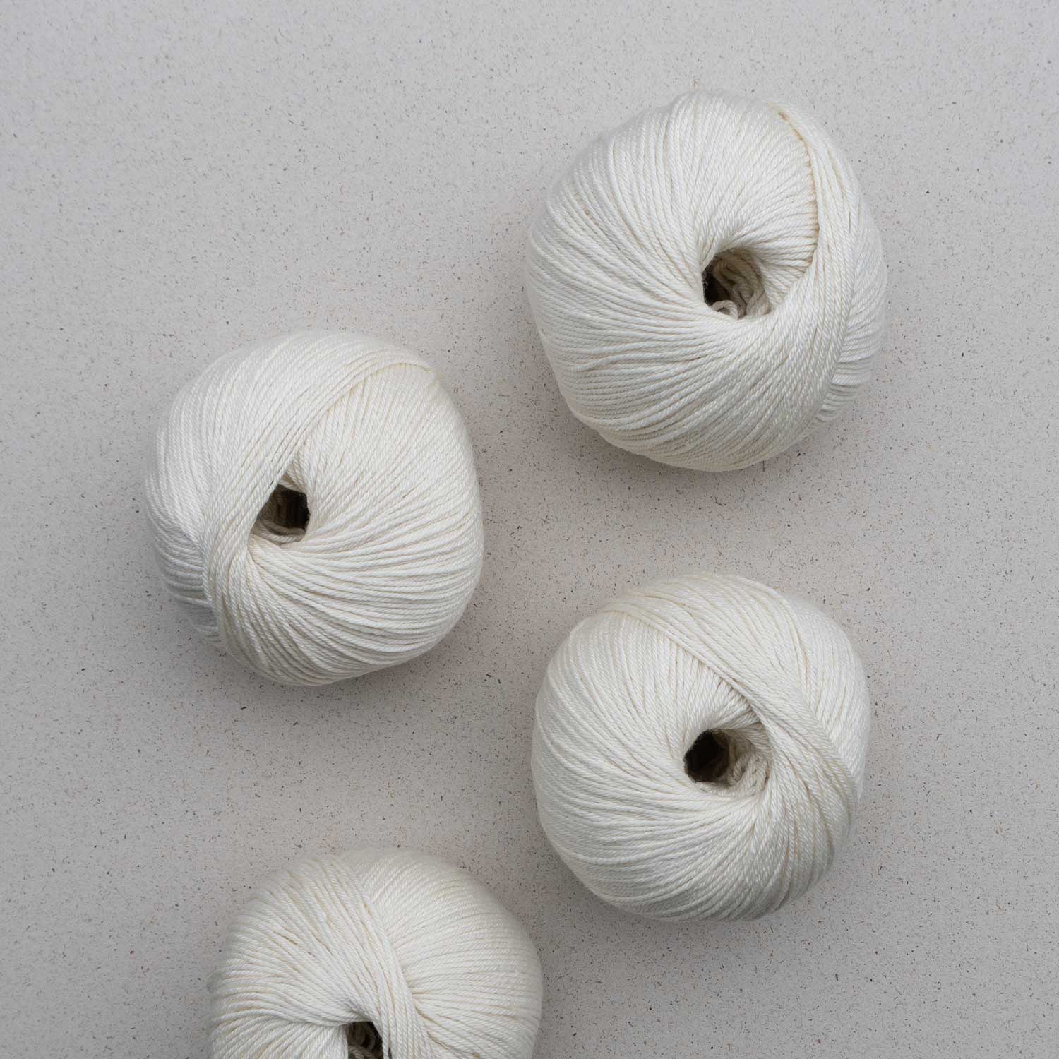 pascuali-saffira-handstrickgarn-merino-maulbeerseide-gots image 4