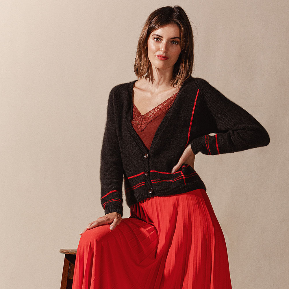 pascuali-jacke-nara-strickanleitung-mit-v-ausschnitt-und-karomuster image 1