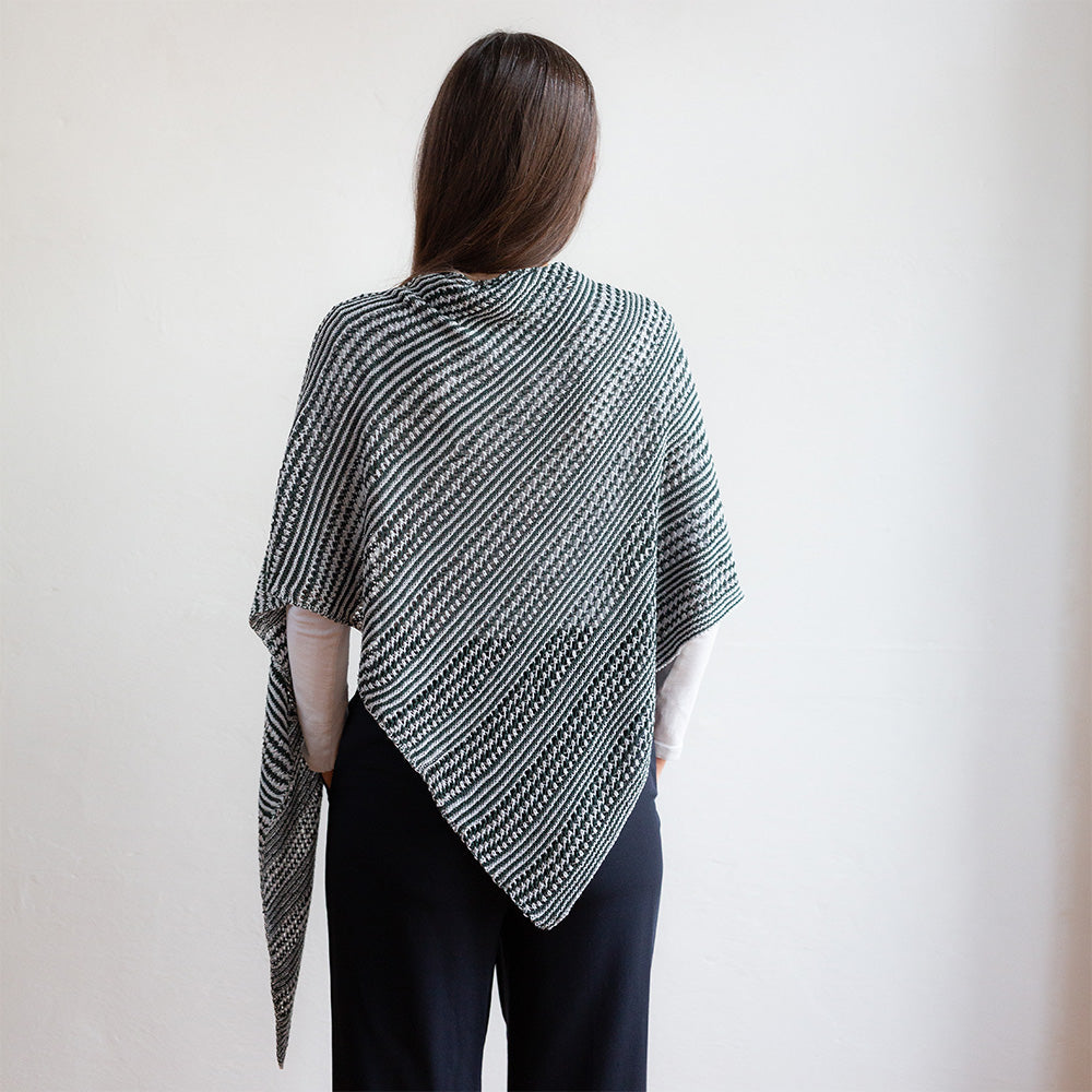 pascuali-ocean-dive-shawl-pattern-englische-strickanleitung-asymmetrisches-tuch- image 1