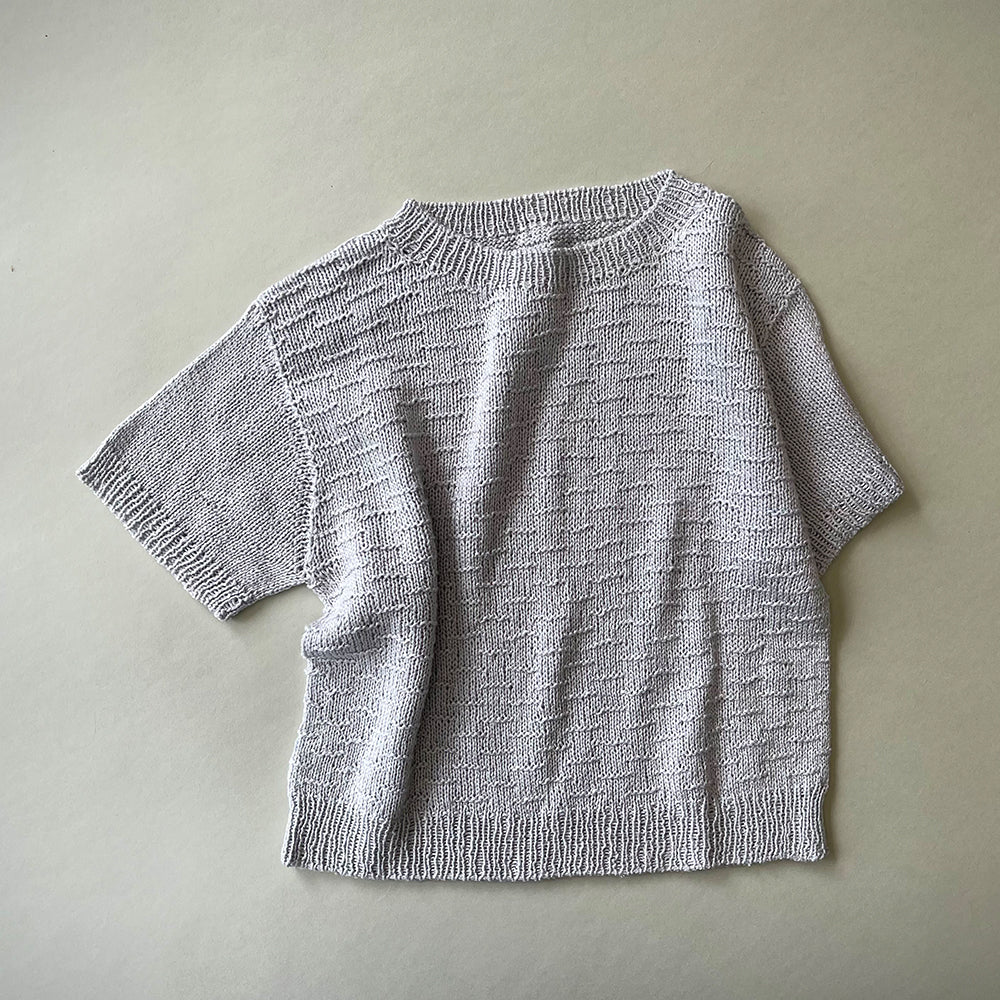 pascuali-sunny-wiggle-shirt-strickanleitung-kurzarm-shirt-mit-raupenmuster image 1