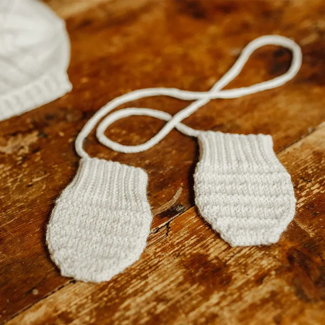 pascuali-marcelo-baby-mittens-strickanleitung-baby-f-ustlinge-mit-i-cord image 1