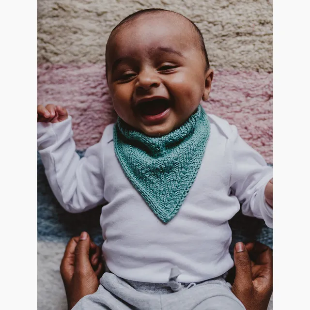 pascuali-strickanleitung-halstuch-bobi-baby-halstuch-mit-knopfleiste-pdf-downloa image 1
