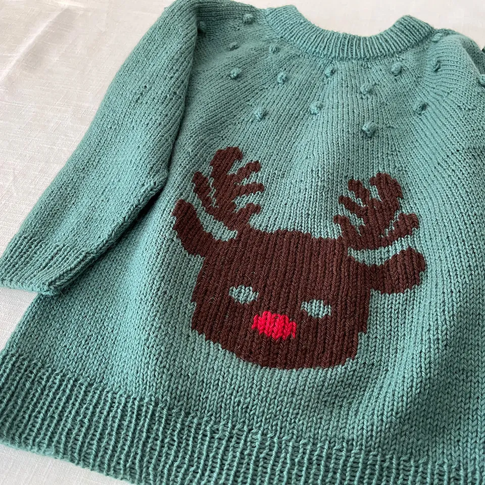 pascuali-rudi-kinderpullover-strickanleitung-mit-rentiermuster image 1