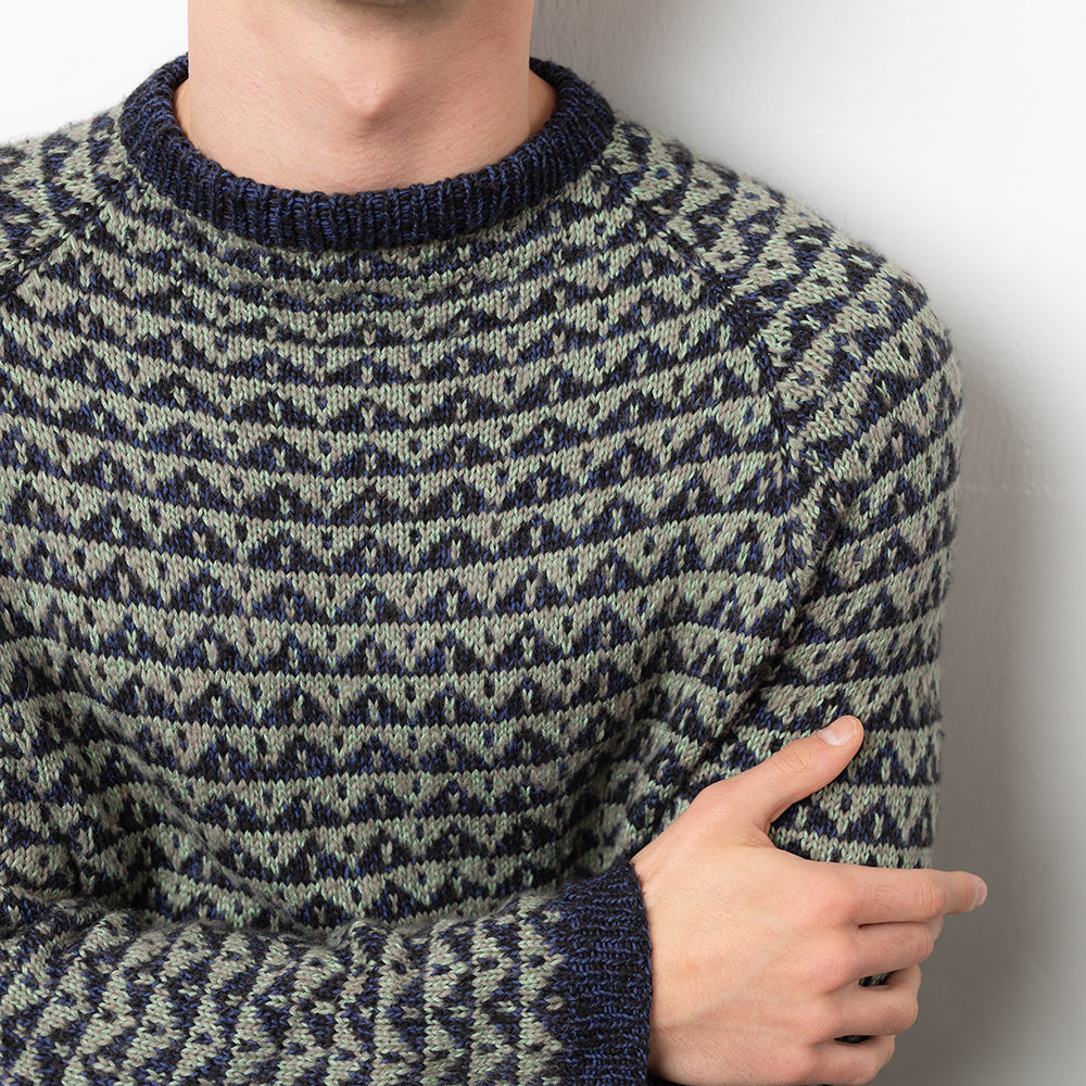 pascuali-trigon-sweater-strickanleitung-zweifarbiger-jacquard-pullover-mit-ragla image 3