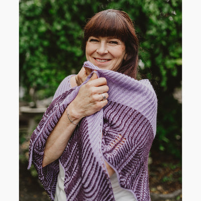 pascuali-visteria-shawl-strickanleitung-von-feinmotorik-dreieckstuch-zweifarbig image 8