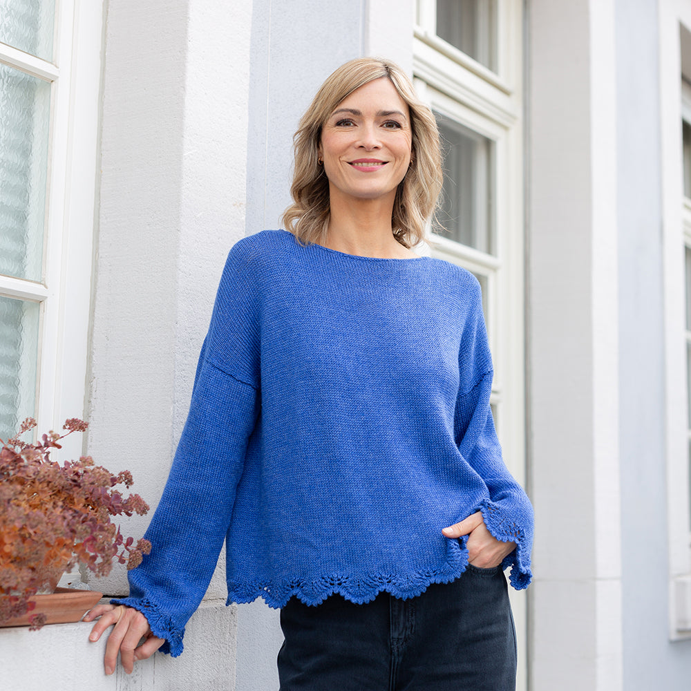 pascuali-crestline-sweater-strickanleitung-pullover-mit-wellen-lochkante image 1