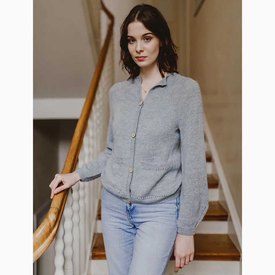 pascuali-kayra-cardigan-strickanleitung-mit-taschen image 1