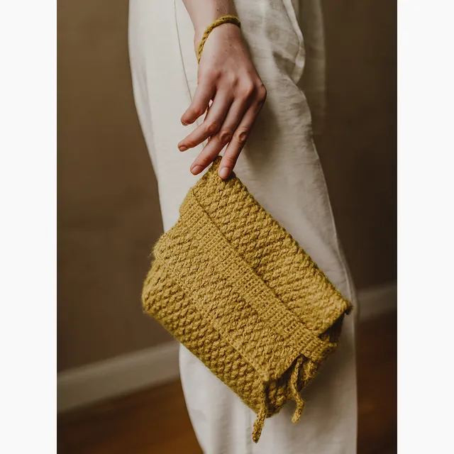 pascuali-h-kelanleitung-clutch-lunti-reliefmuster-aus-sole-manada image 1