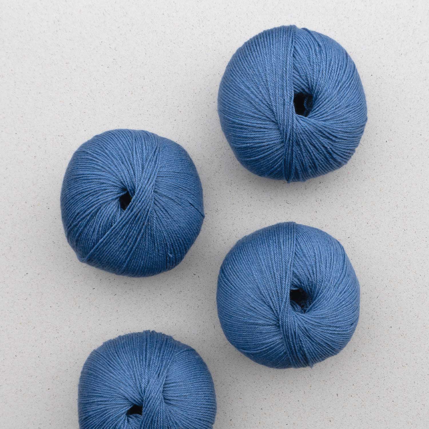 pascuali-saffira-handstrickgarn-merino-maulbeerseide-gots image 8