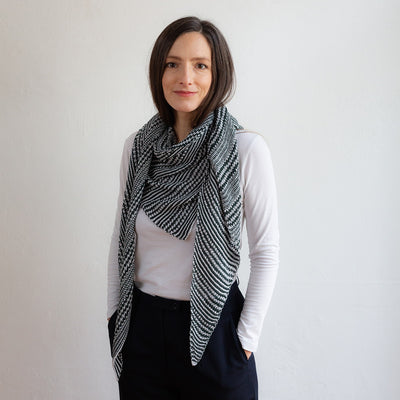 pascuali-ocean-dive-shawl-pattern-englische-strickanleitung-asymmetrisches-tuch- image 2