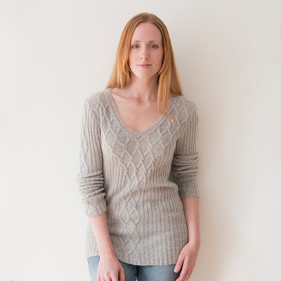 pascuali-pullover-rapunzel-strickanleitung-zopfmuster-pullover image 3