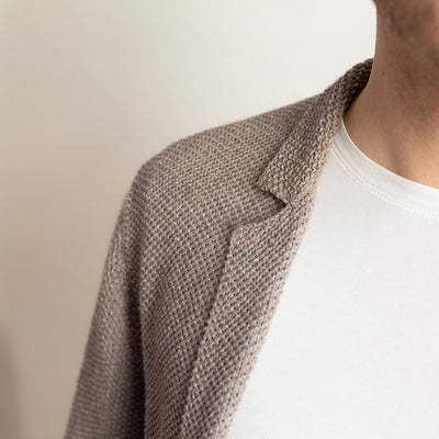 pascuali-tailored-dandy-jacket-strickanleitung-klassische-jacke-mit-revers-im-pe image 4