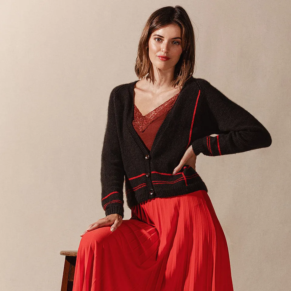 pascuali-jacke-nara-strickanleitung-mit-v-ausschnitt-und-karomuster image 1