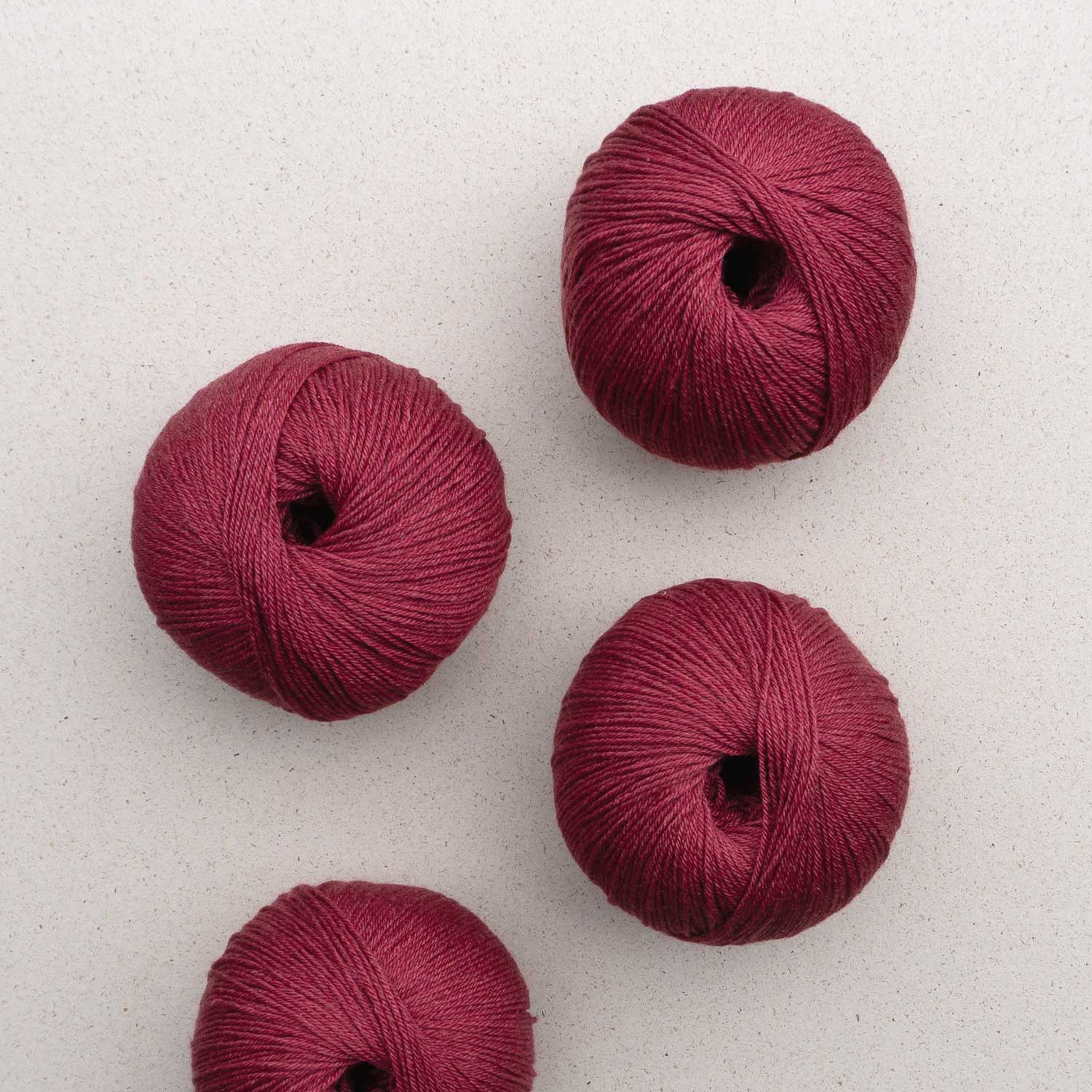 pascuali-saffira-handstrickgarn-merino-maulbeerseide-gots image 3