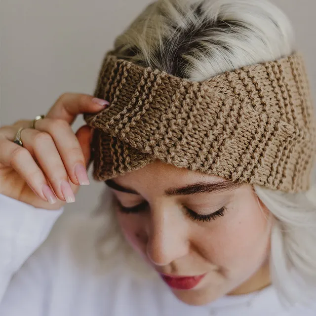 pascuali-hanu-strickanleitung-stirnband-mit-twist-pdf-download image 1