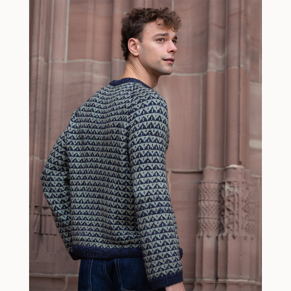 pascuali-trigon-sweater-strickanleitung-zweifarbiger-jacquard-pullover-mit-ragla image 2