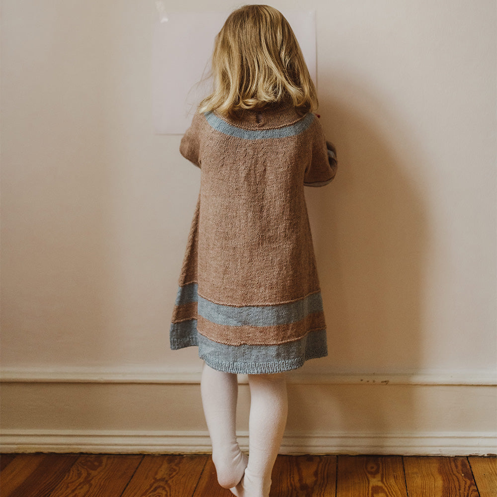 pascuali-strickanleitung-kleid-ajuna-kinderkleid-mit-rundpasse-gr-98-116 image 4