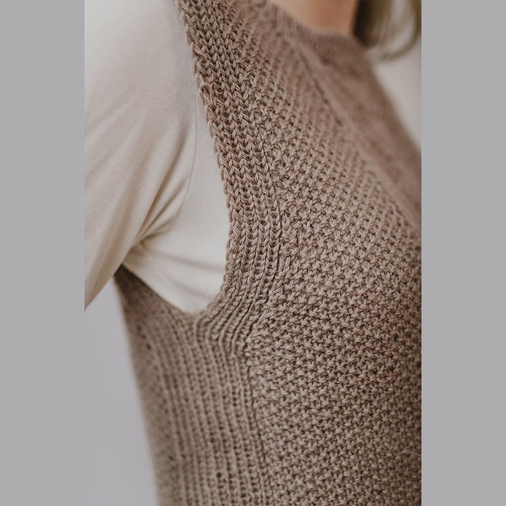 pascuali-strickanleitung-pullunder-amaya-rmellose-weste-mit-ajour-muster image 4