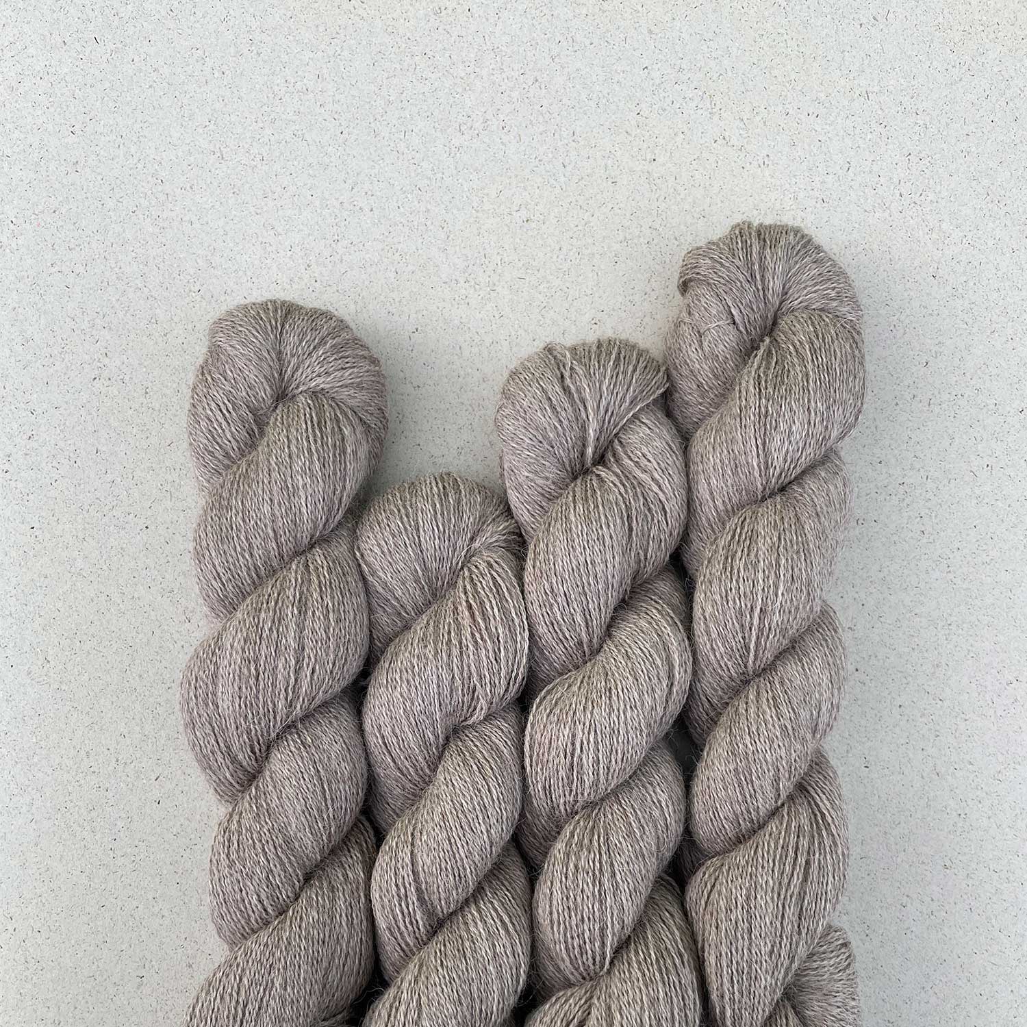 pascuali-alpaca-lace-lacegarn-100-baby-alpaka image 1