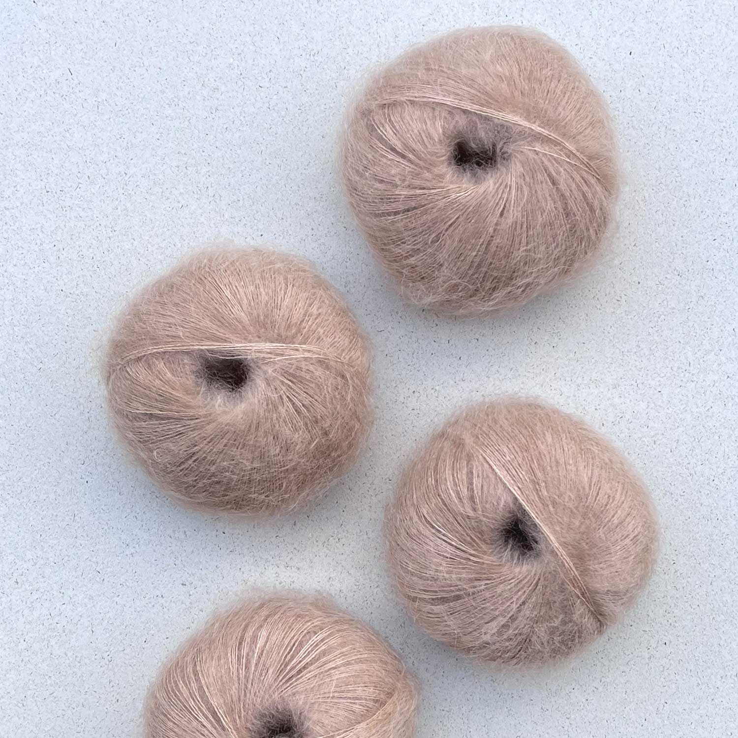 pascuali-mohair-bliss-lace-garn-60-superkid-mohair-40-maulbeerseide image 7