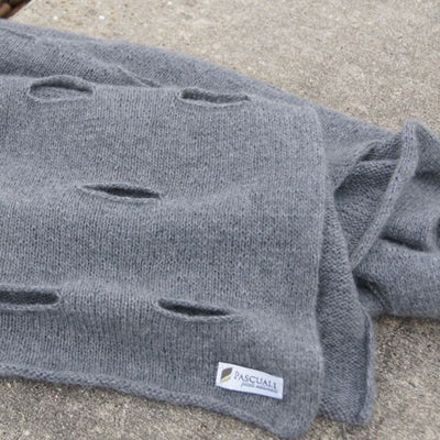 pascuali-paris-scarf-strickanleitung-cashmere-lochschal image 2