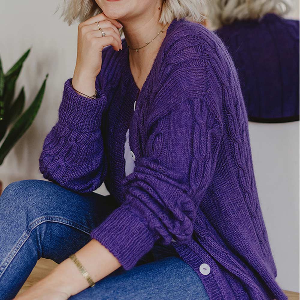 pascuali-strickanleitung-cardigan-yolda-bottom-up-jacke-mit-zopfstreifen-deutsch image 5