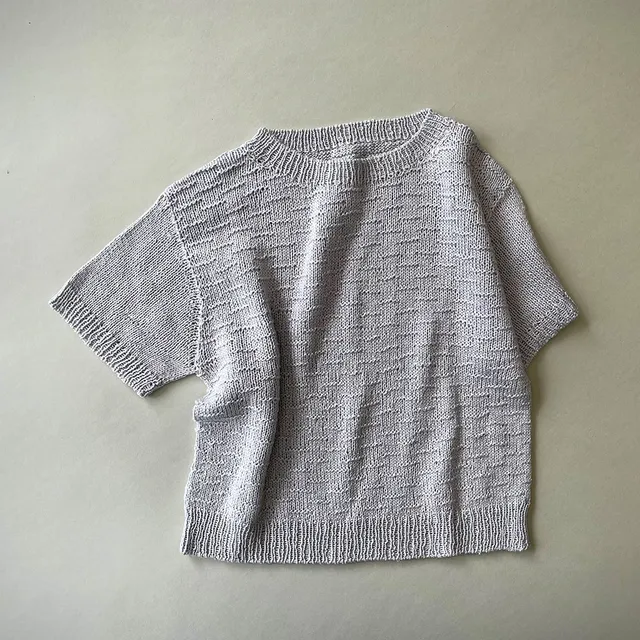 pascuali-sunny-wiggle-shirt-strickanleitung-kurzarm-shirt-mit-raupenmuster image 1