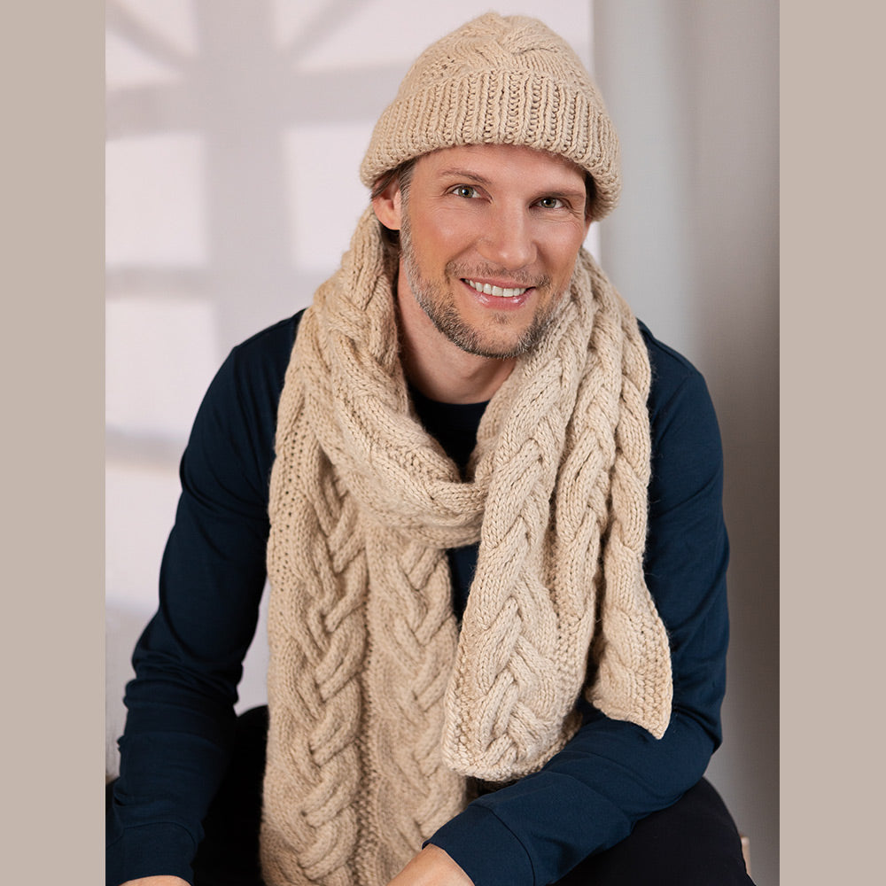 pascuali-luan-m-tze-und-schal-strickanleitung-zopf-set-aus-babyalpaca image 1