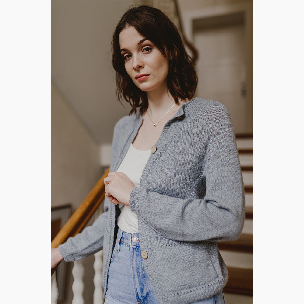 pascuali-kayra-jacke-strickanleitung-nahtlose-strickjacke-mit-taschen-und-lace image 3