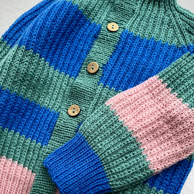 pascuali-jesina-baby-cardigan-strickanleitung-top-down-colourblock-gr-95-116 image 3