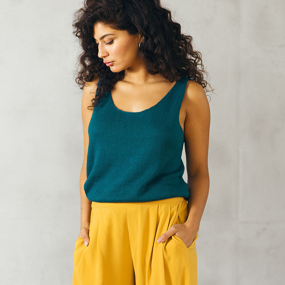 pascuali-reneta-sleeveless-top-strickanleitung-rmelloses-top-aus-veganem-glanzga image 1