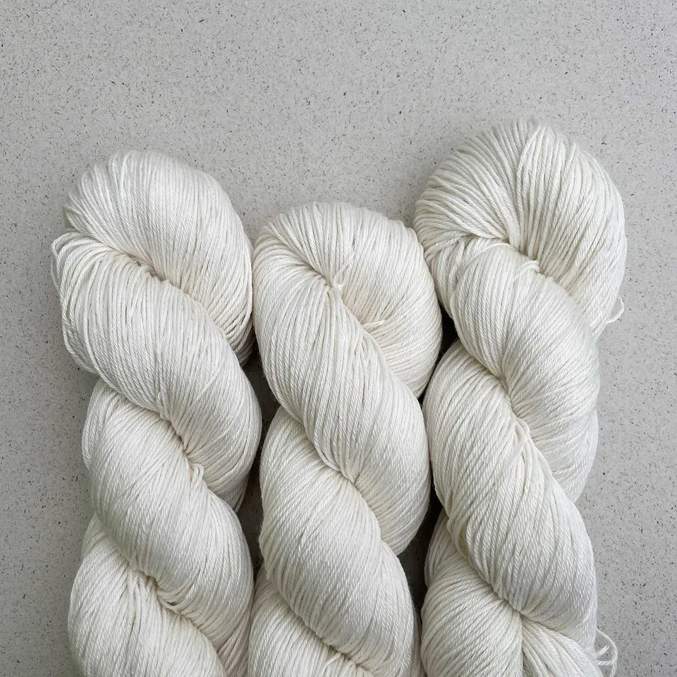 pascuali-saffira-for-dyeing-luxusgarn-aus-merinowolle-maulbeerseide image 1