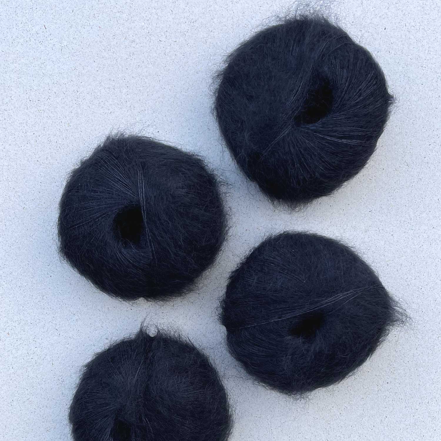 pascuali-mohair-bliss-lace-garn-60-superkid-mohair-40-maulbeerseide image 2
