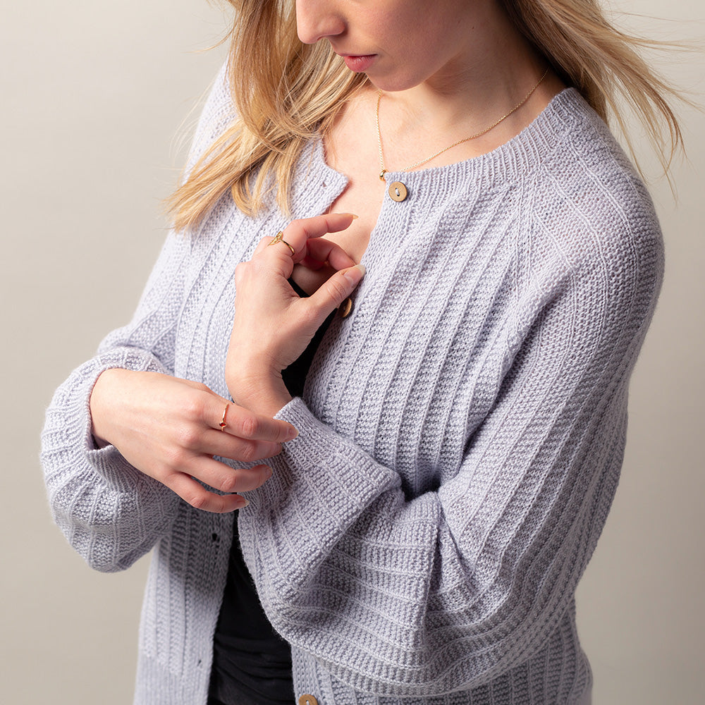 pascuali-flowline-cardigan-strickanleitung-jacke image 3