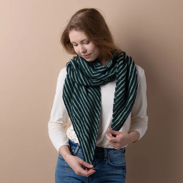 pascuali-rippling-waves-schal-strickanleitung-zweifarbiger-cashmere-schal-160-x- image 1