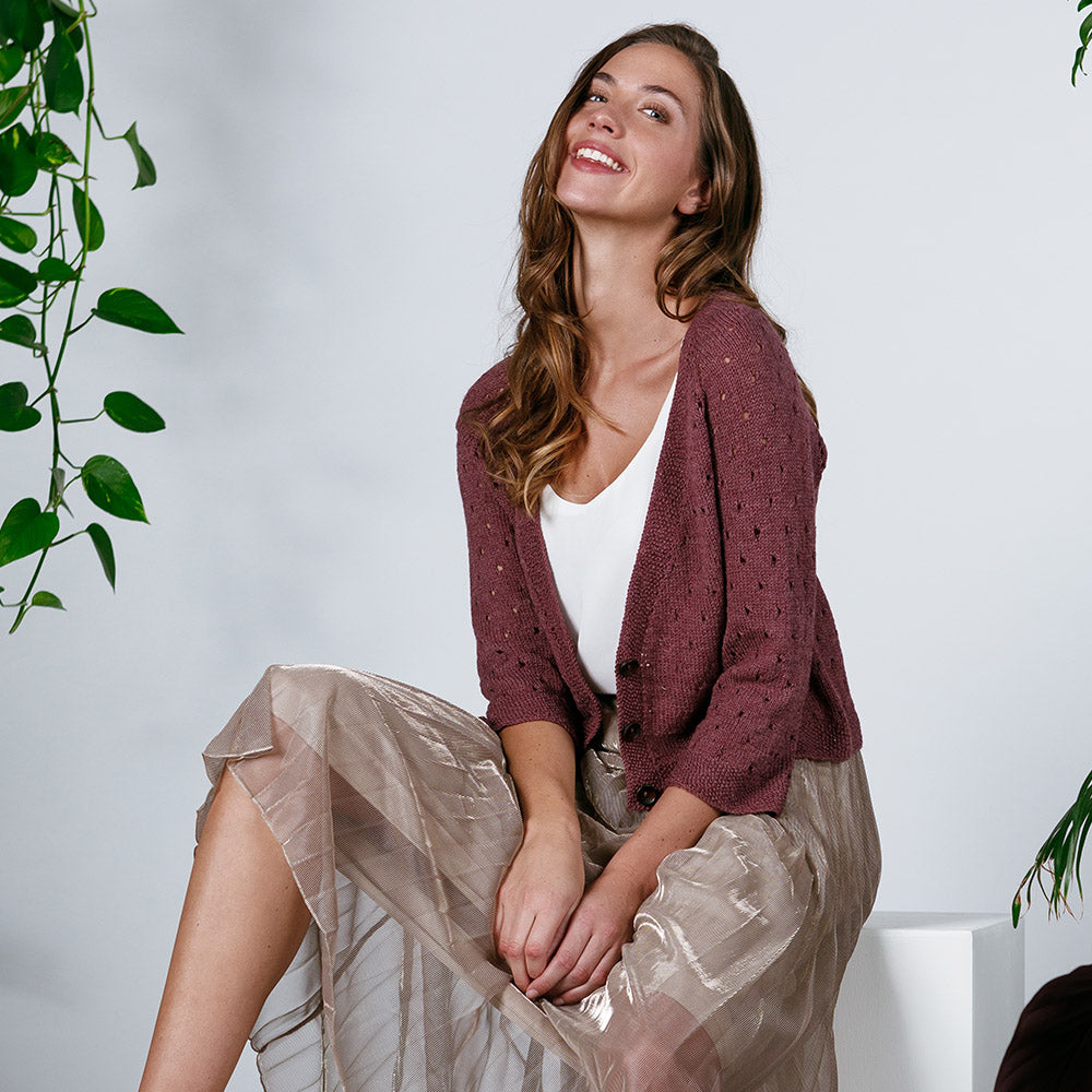 pascuali-jacke-tamara-strickanleitung-cropped-jacke-lochmuster-v-ausschnitt image 2