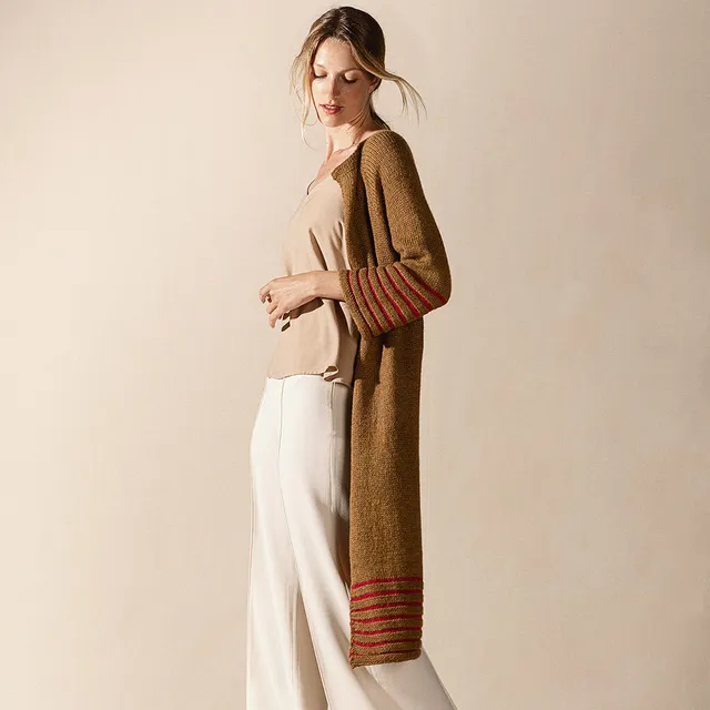 pascuali-tavita-mantel-strickanleitung-top-down-raglan-zweifarbige-rippkante image 1