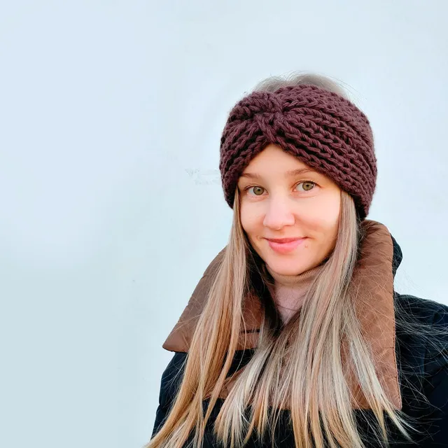 pascuali-one-ball-headband-no-1-strickanleitung-stirnband-mit-twist-aus-maximo image 1