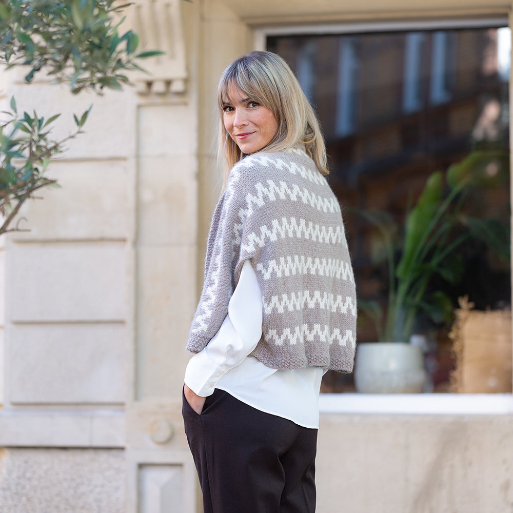 pascuali-zigzag-cape-bolero-strickanleitung-norweger-colourwork-mit-schalkragen image 2