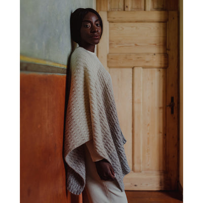 pascuali-moema-cape-strickanleitung-von-chrisberlin-broken-rib-aus-manada-puno image 3