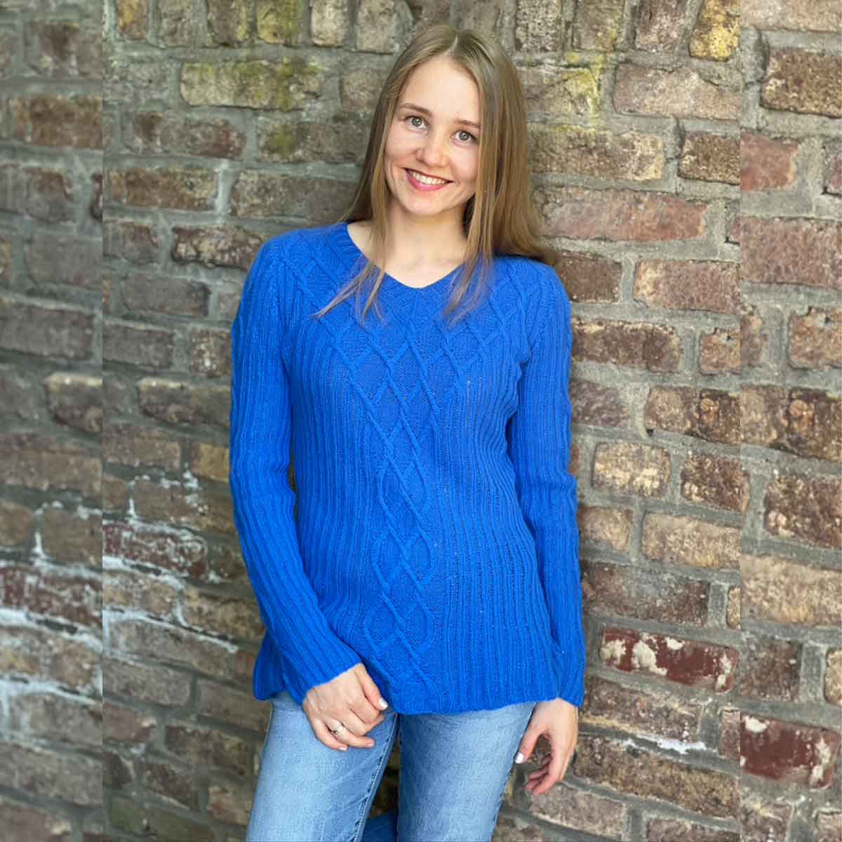 pascuali-pullover-rapunzel-strickanleitung-zopfmuster-pullover image 1