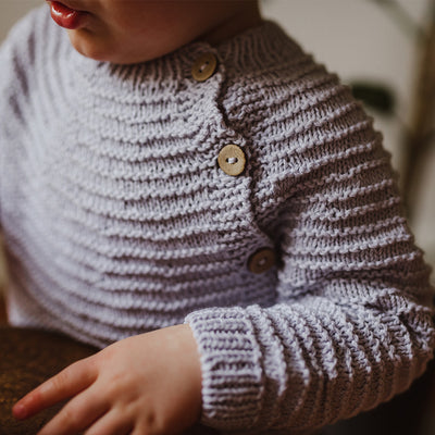 pascuali-davaa-cardigan-strickanleitung-f-r-babyjacke-mit-schr-gknopfleiste image 4